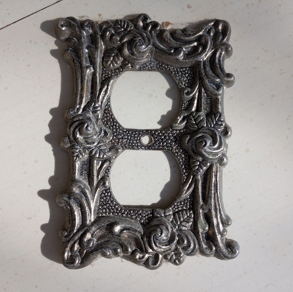 VINTAGE 1967 American Tack & Hardware Co. Wall plates, Rose, Lightswitch cover - Picture 4 of 8